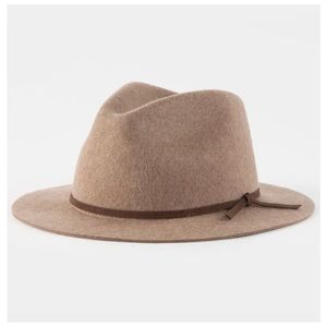 Brixton Drift Fedora. Felt fedora with band. 100% wool.
Imported.